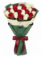 Букет Микс из красных и белых роз в Бурмакино