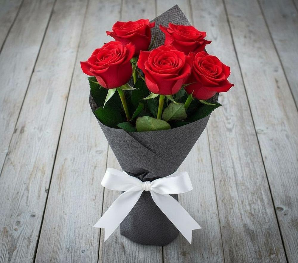Букет 5 Красных роз Эдлесс Лав в Бурмакино