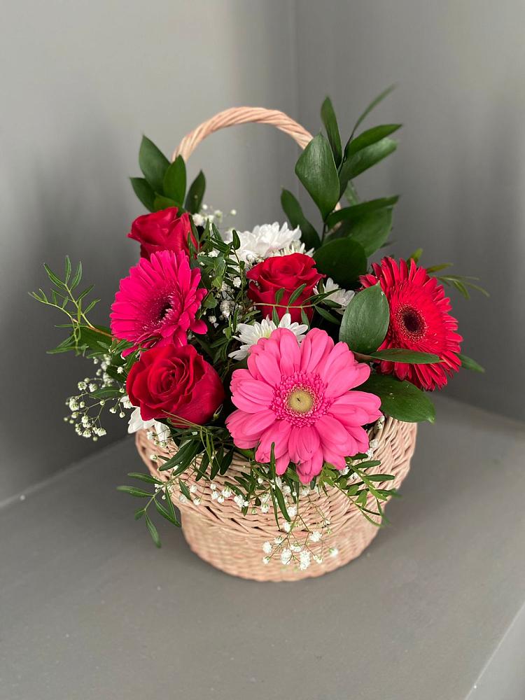 Цветочная композиция из Розы, Хризантемы и Герберы в корзине в Бурмакино