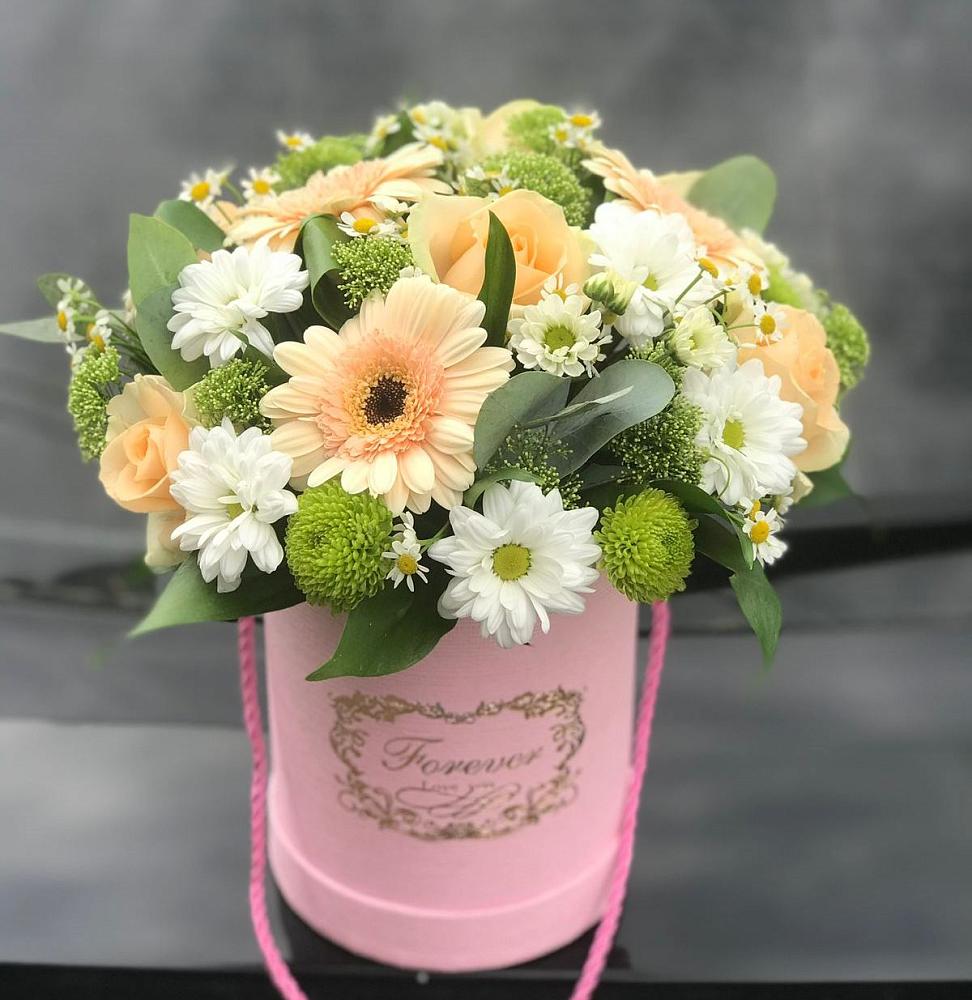 Цветочная композиция из Розы, Герберы и Хризантемы в шляпной коробке в Бурмакино