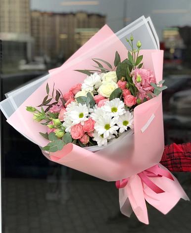 Букет цветов из: Розы, Лизиантусы и Хризантемы в Бурмакино